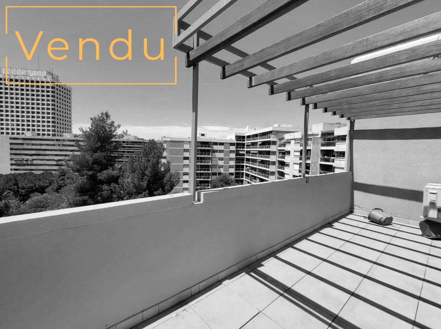 Appartement T4 TERRASSE PLEIN CIEL DERNIER ETAGE BOX DOUBLE- Marseille 13006