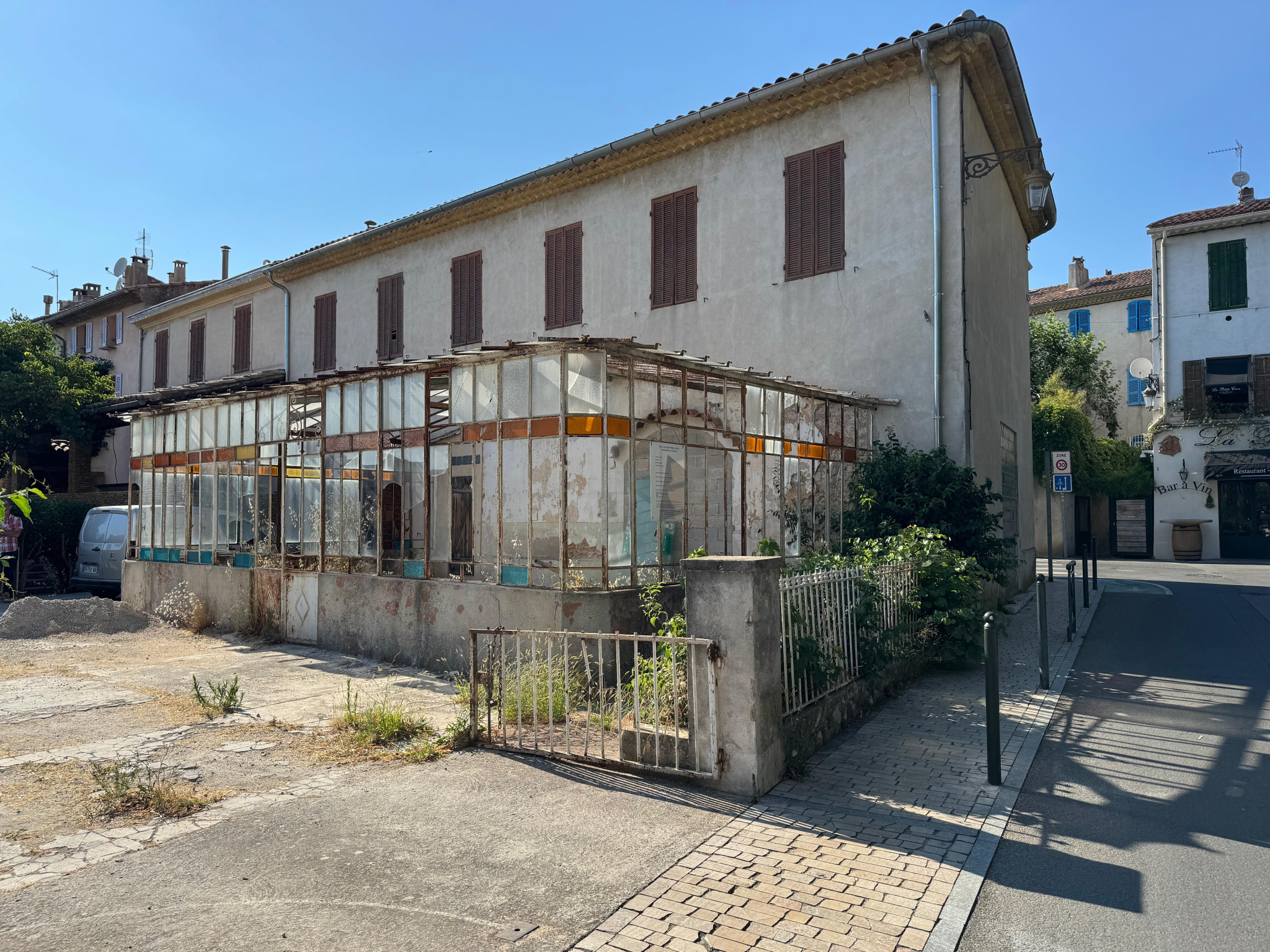 Local commercial à louer   323 m2   Gémenos, rue de Flore