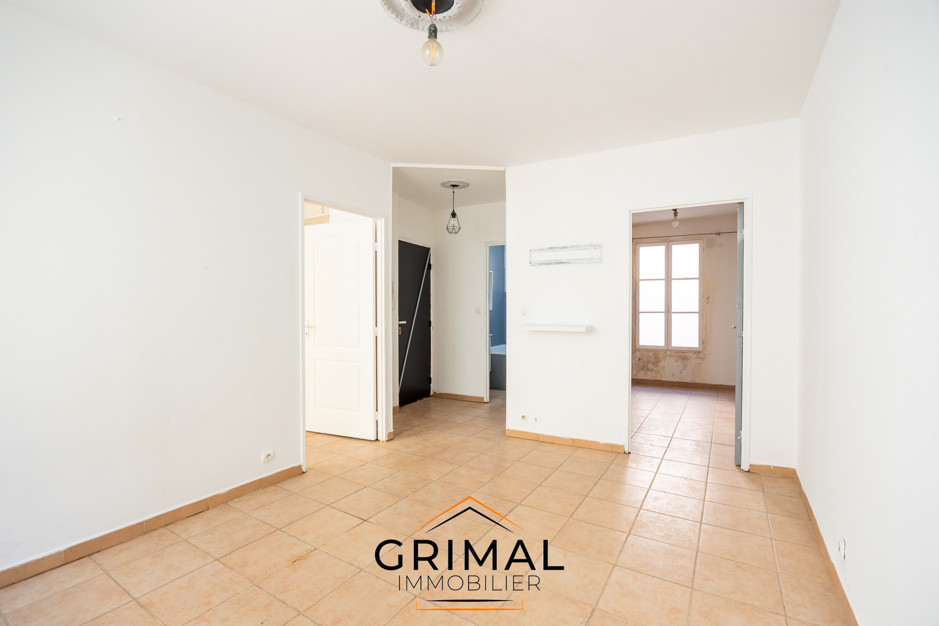 Appartement T2   38,77 m2   3ᵉ étage   Proche Vieux-Port & Gare Saint-Charles