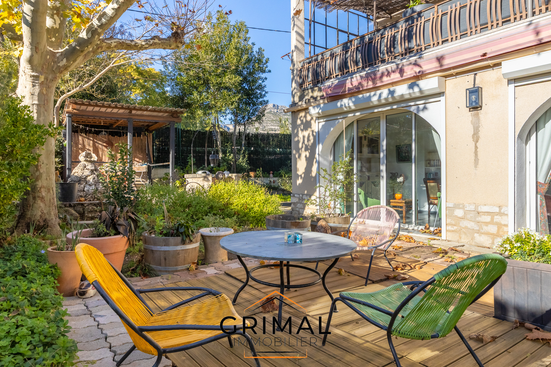 REZ-DE-VILLA  140 m2 JARDIN  GARAGE + 150M2 extérieur