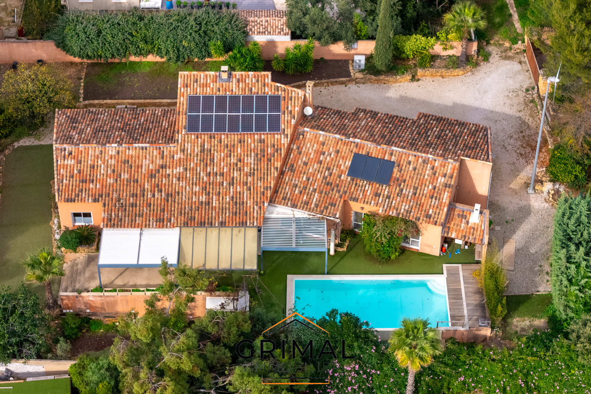 Villa contemporaine sur 10 000m2 de terrain - Clos Saint elois - La ciotat