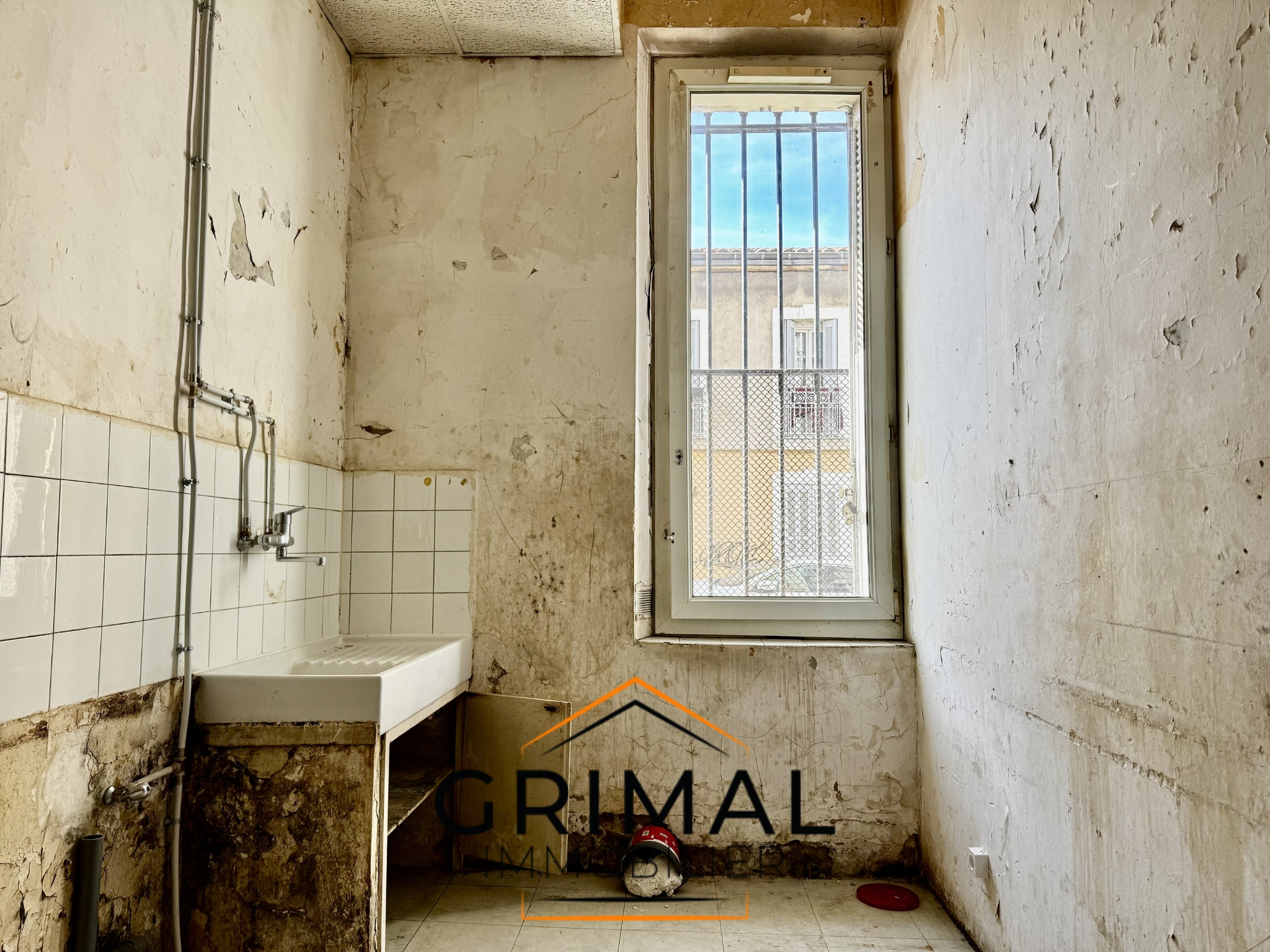 INVESTISSEMENT À 12,6 %   Rue Clovis Hugues   13003 Marseille