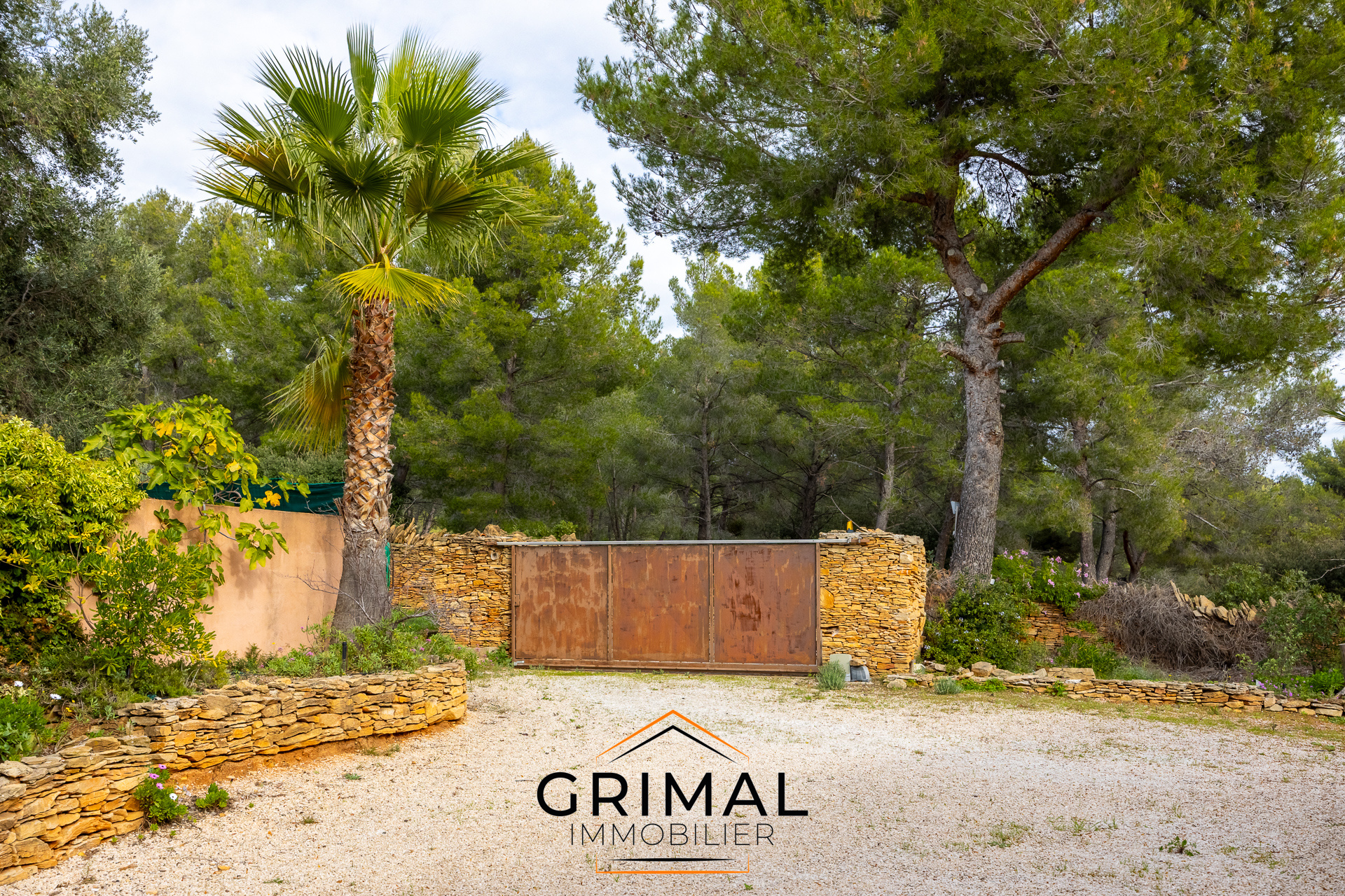 Villa contemporaine sur 10 000m2 de terrain - Clos Saint elois - La ciotat