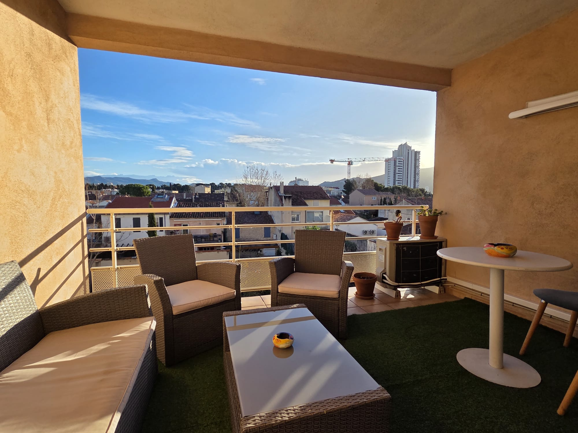 T2 50m2 + terasse 10m2 LA TIMONE Vvue dégagée